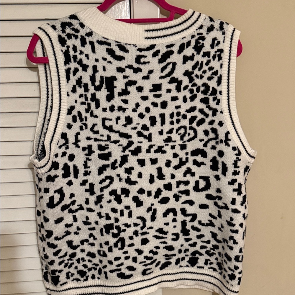 Black and White Leopard Print Sweater Vest - Picture 5 of 5